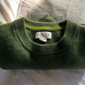 Velvet by Graham & Spencer 100% cashmere Sweater